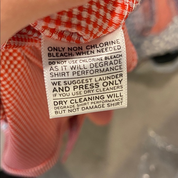 Mizzen+Main Red checkered Button Down Shirt Sz. L - Picture 9 of 9